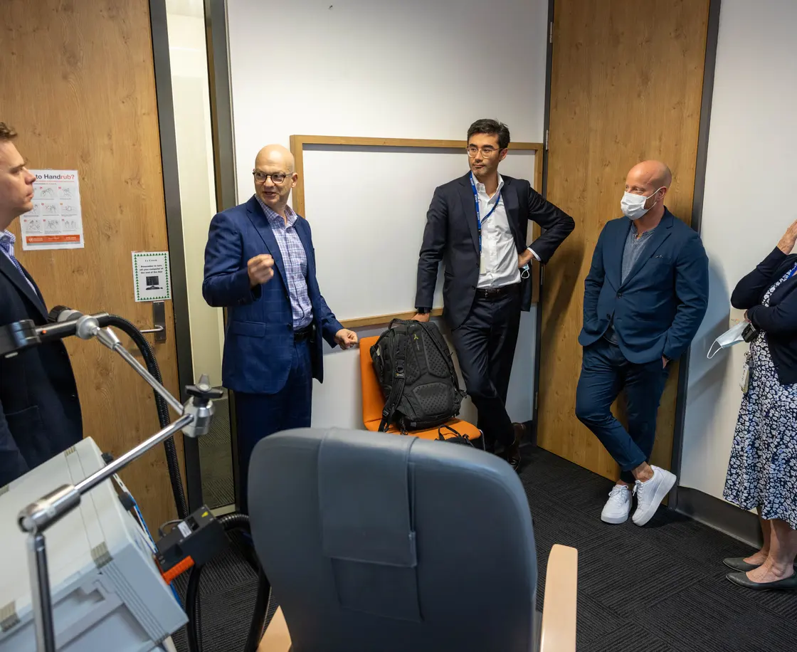 A clinician presenting MindSkiller to colleagues